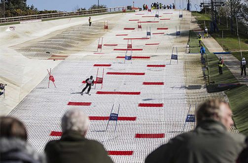 드라이 스키 슬로프 재료란 무엇입니까?