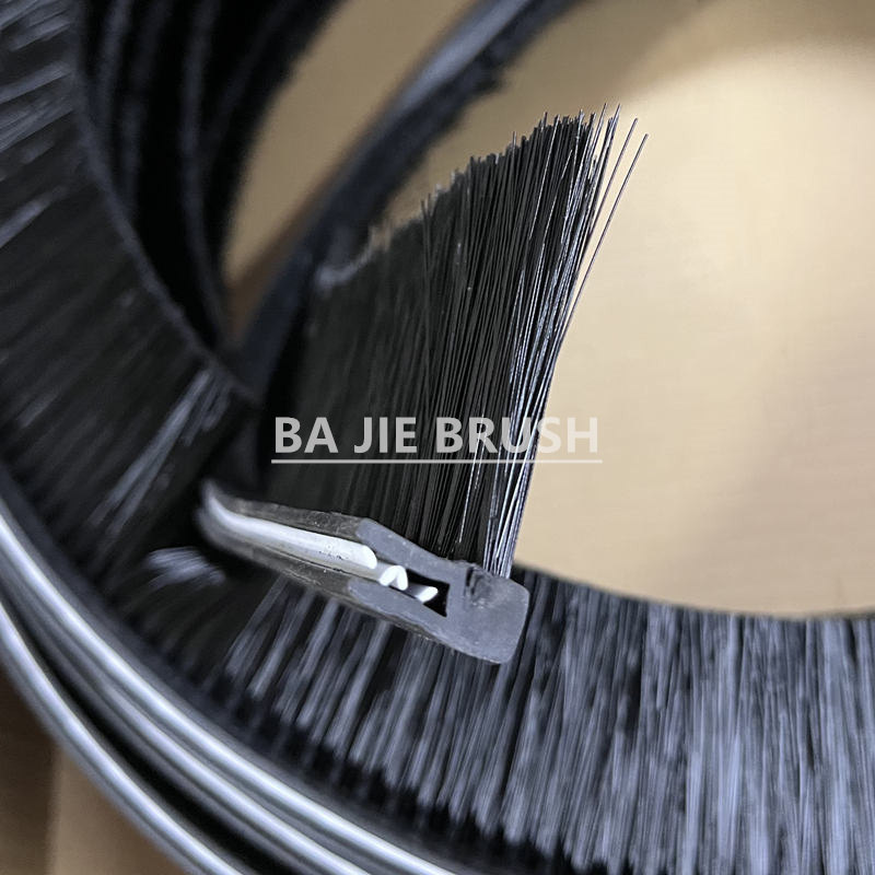 Side Tuft Flexible Strip Brush