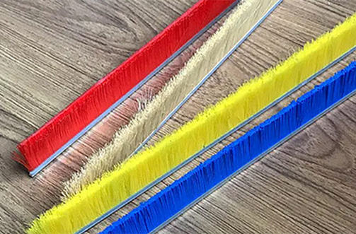 나일론 스트립 브러시와 폴리프로필렌 스트립 브러시의 차이점은 무엇인가요?